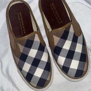 Burberry New Slip on shoes